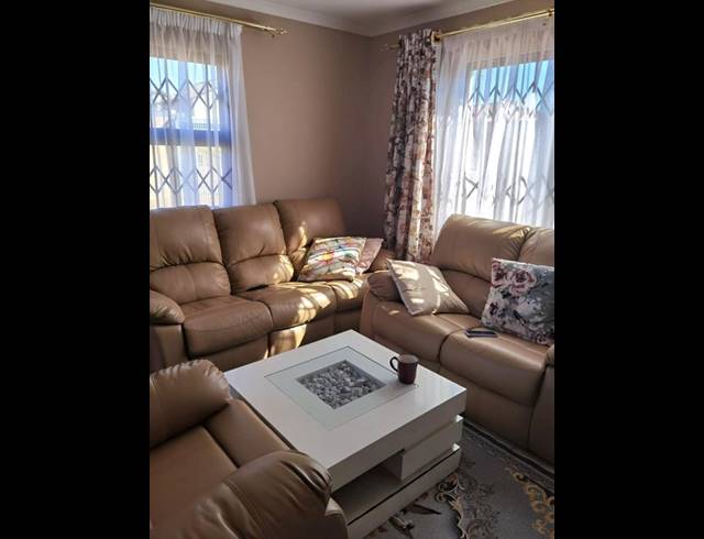 3 BEDROOM HOUSE FOR SALE IN TOEKOMSRUS